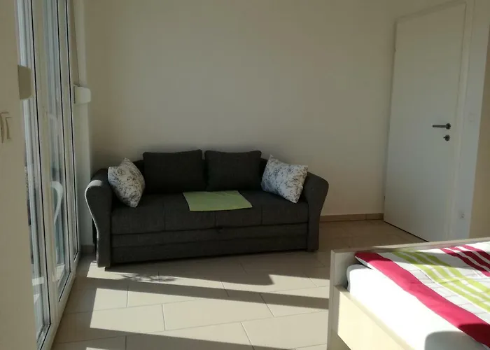 Juric * Τρογκίρ